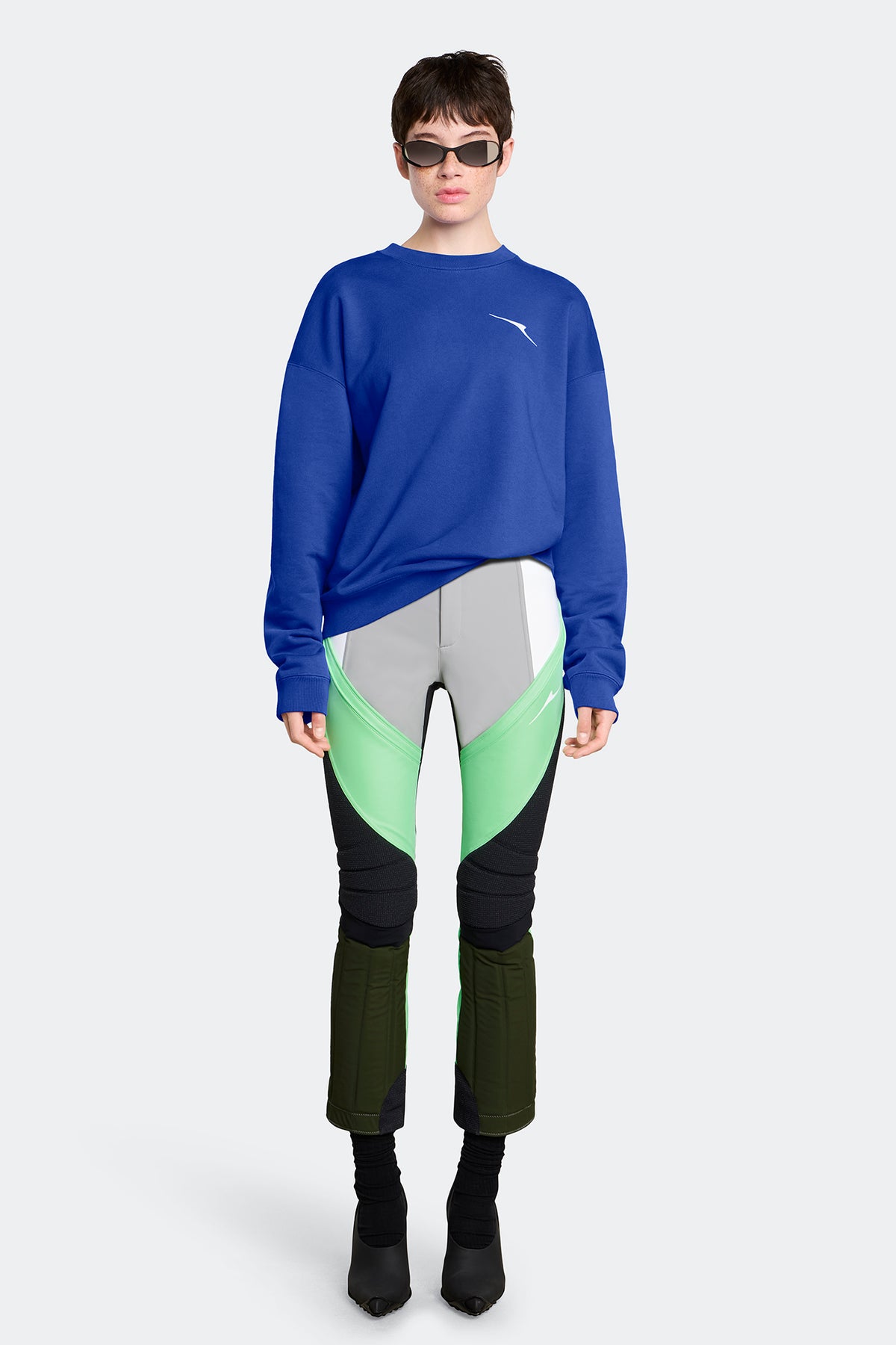 Dawn Graphic Relaxed Crew - Marine Earth 9542 - on_full_body_01