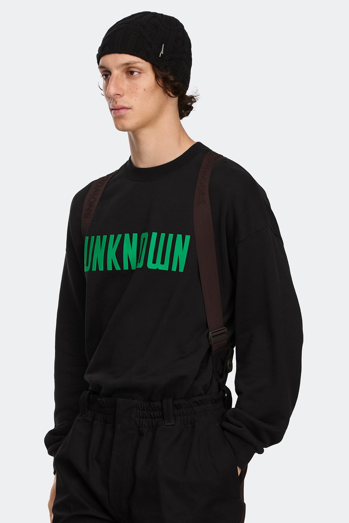 Dawn Unknown Relaxed Crew - Black 9061 - on_side_01