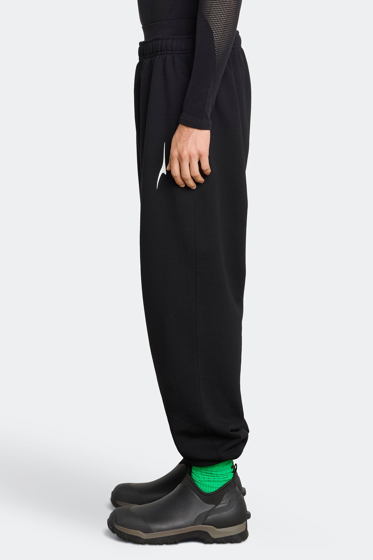 Rigel Jogger - New Black 9003 - on_side_01