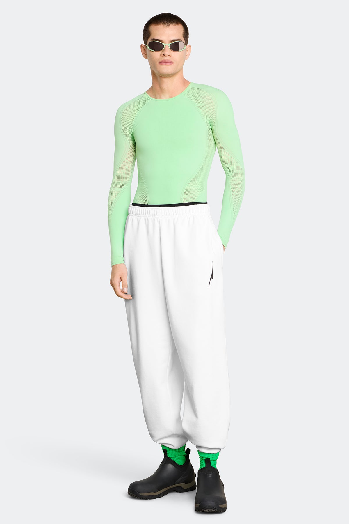 Rigel Jogger - Optic White 9227 - on_full_body_01