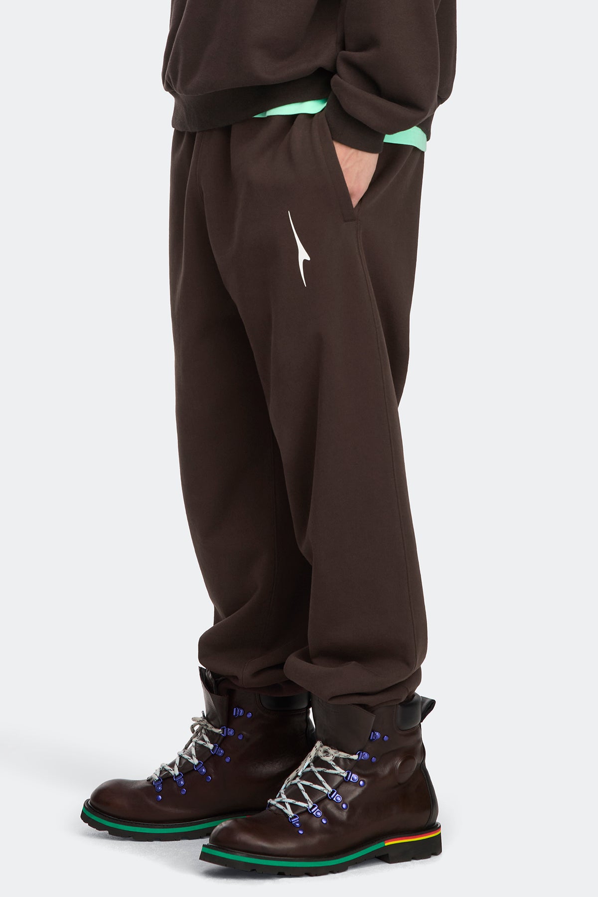 Rigel Jogger - Dark Soil 9716 - on_side_01
