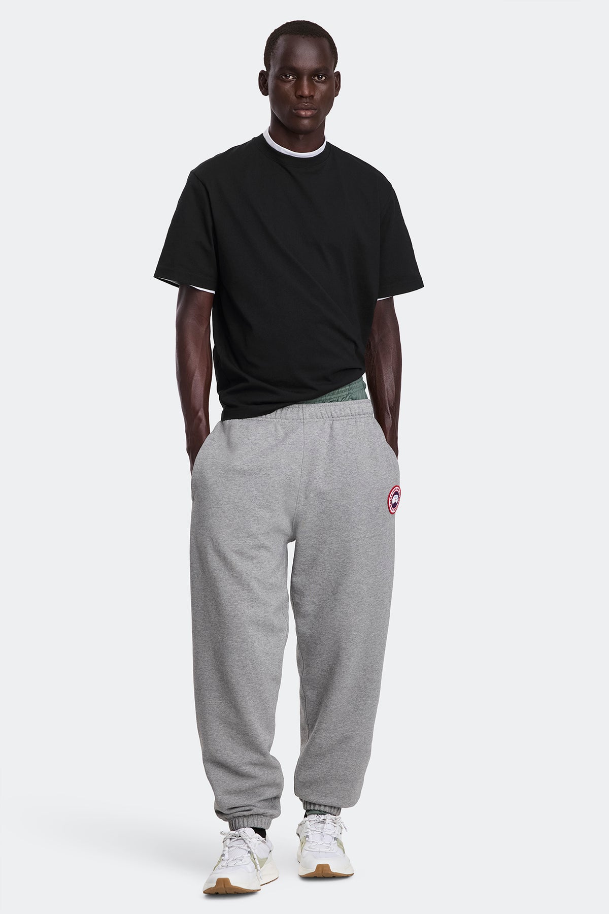 Novo T-Shirt Tonal Disc - Black 9061 - on_full_body_01