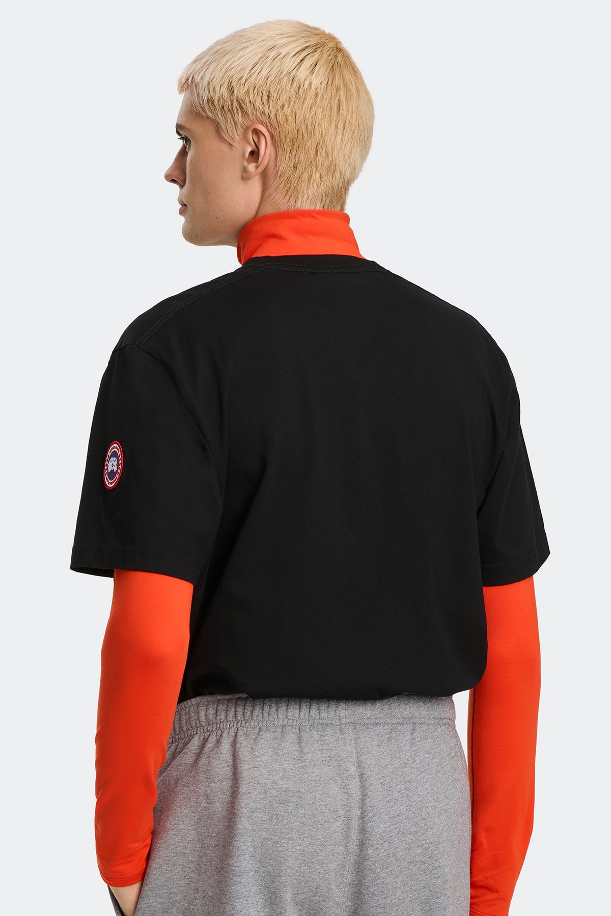 Novo T-Shirt - Black 9061 - on_back_01