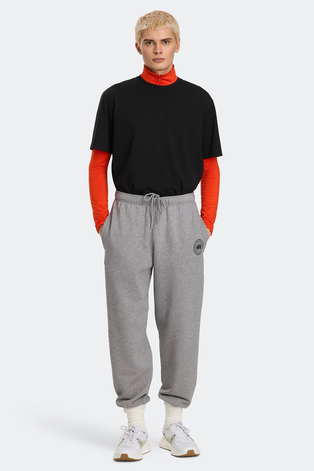 Novo T-Shirt - Black 9061 - on_full_body_01