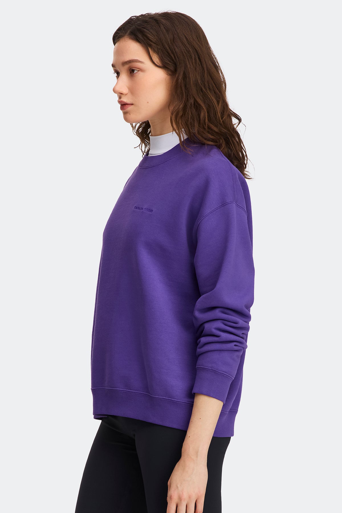 Wander Embroidered Sweatshirt - Vibrant Lilac 9265 - on_side_01