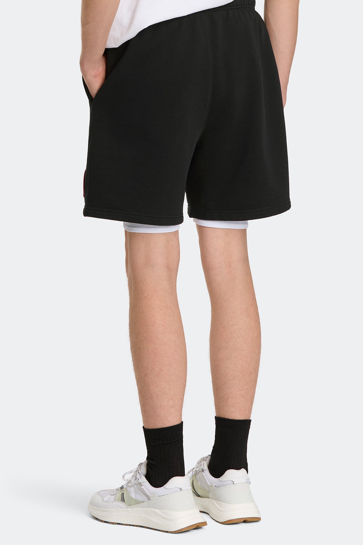 Rove Short - Black 9061 - on_back_01