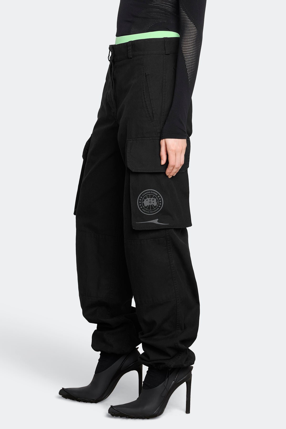 Lighttrail Pant - New Black 9003 - on_side_01