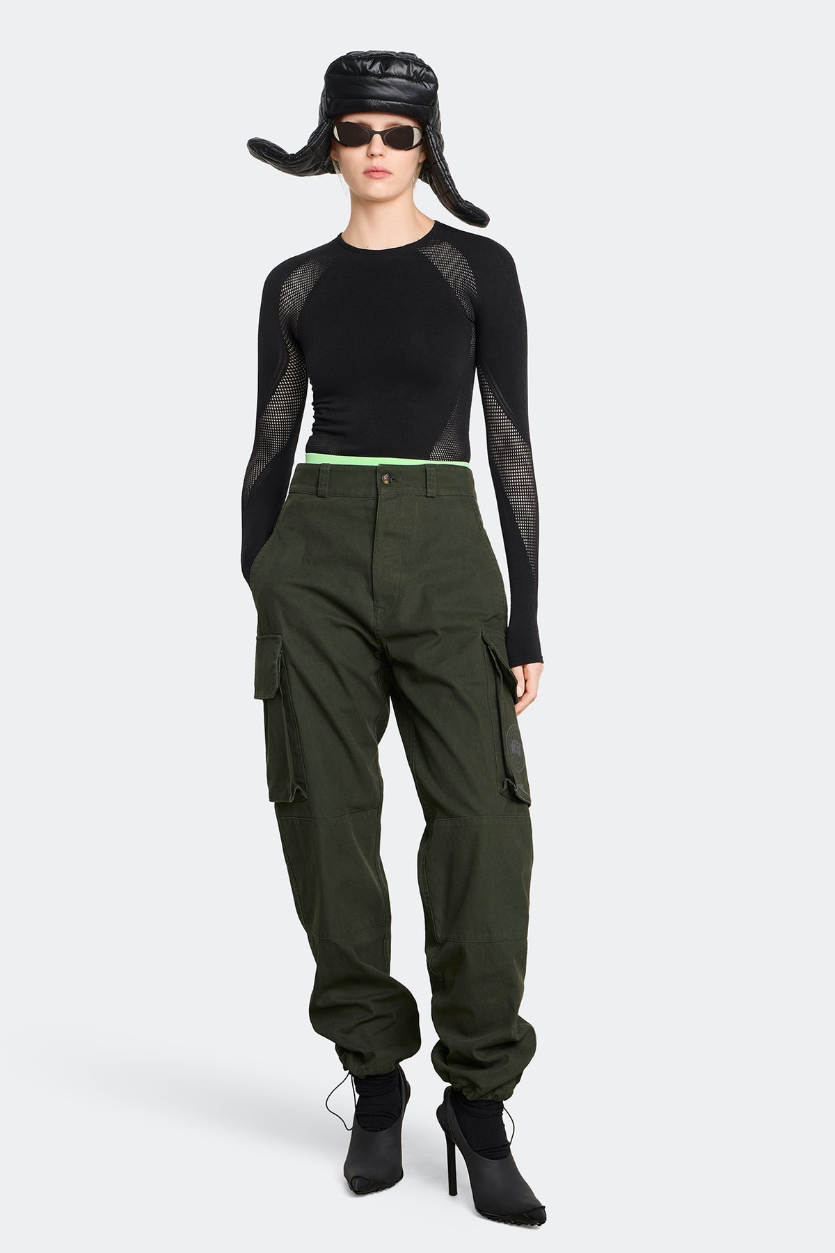 Lighttrail Pant - Army Khaki 9087 - on_full_body_01