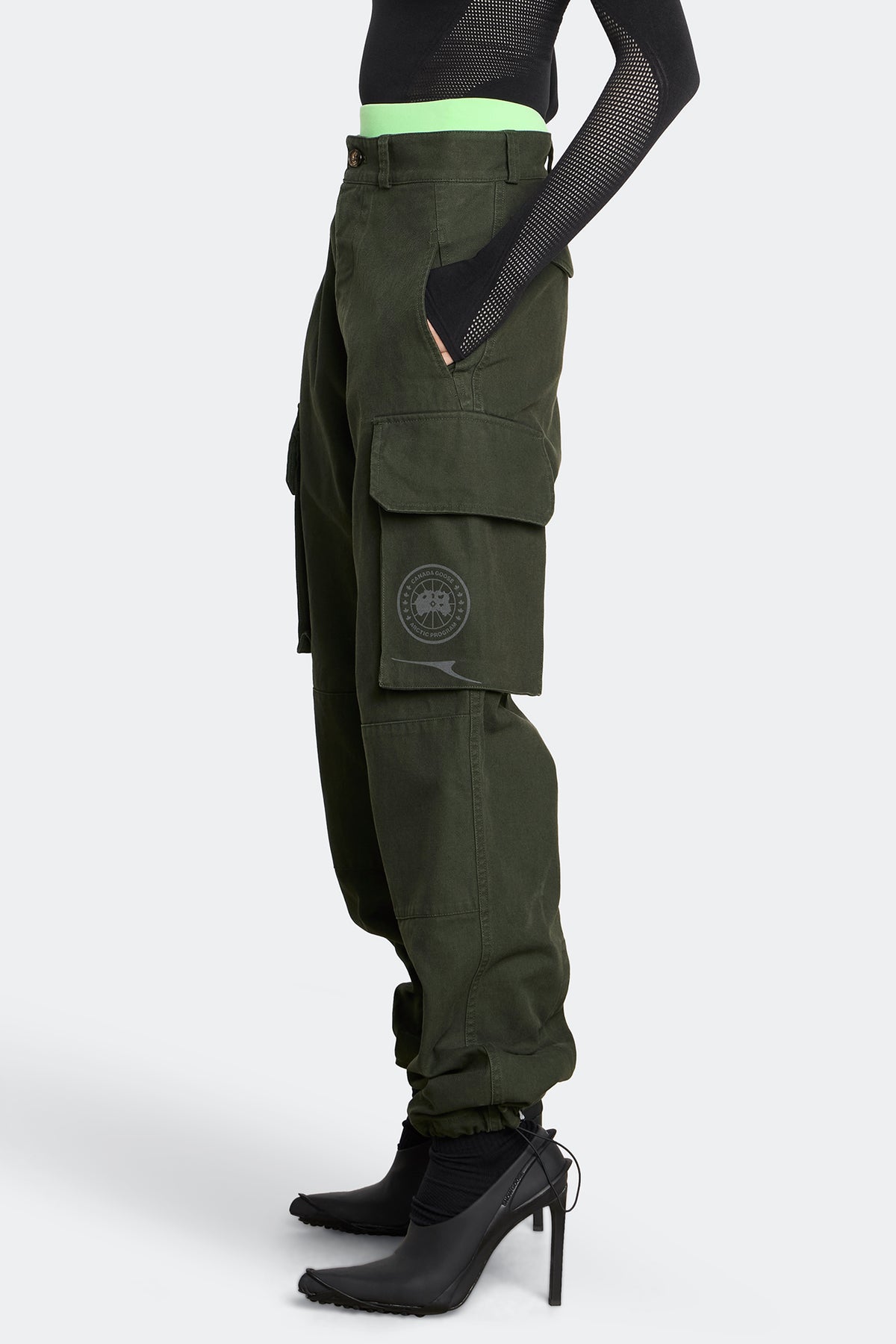 Lighttrail Pant - Army Khaki 9087 - on_side_01