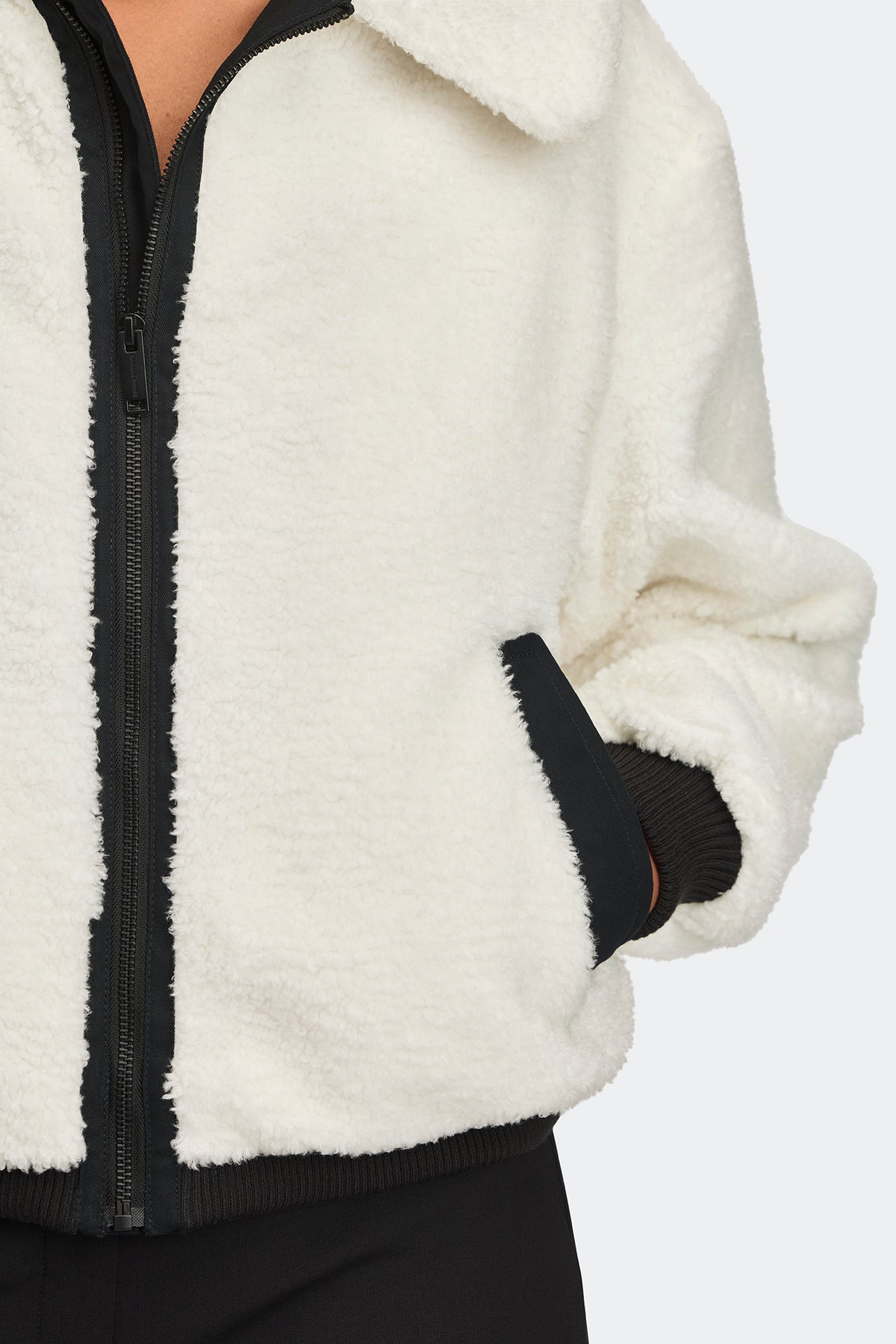 Willa Lightweight Bomber - Bone 9224 - on_detail_01