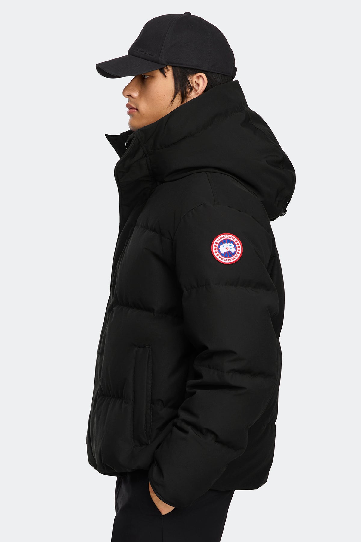 Seymour Parka - Black 9061 - on_side_01