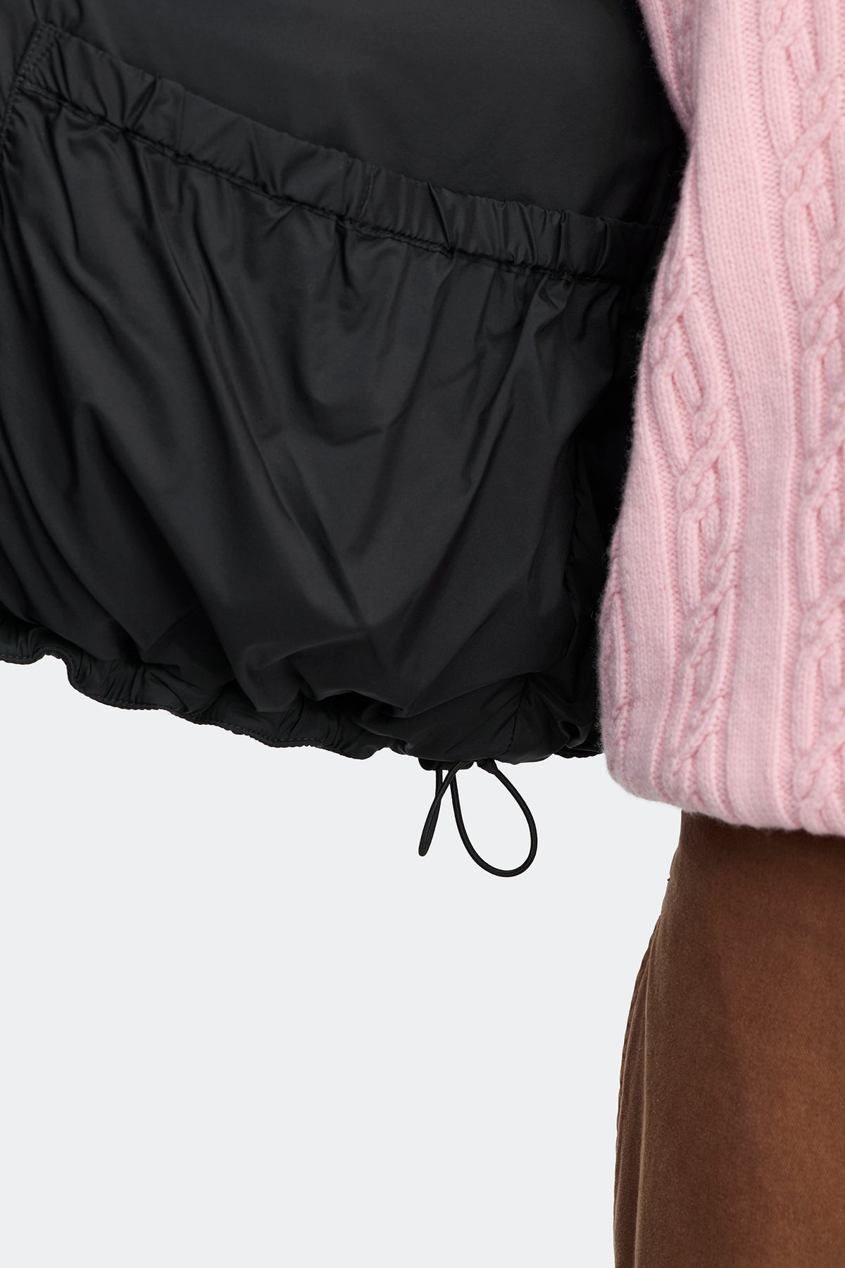 Sterling Puffer Vest Tonal Disc - Black 9061 - on_detail_01