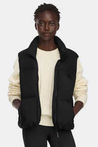 Fallon Puffer Vest Tonal Disc - Black 9061 - on_front_01