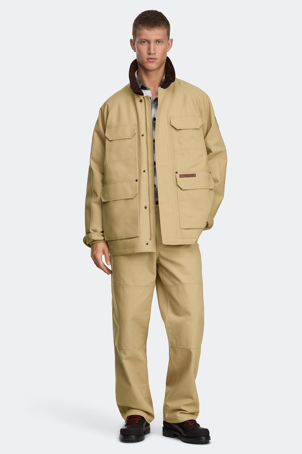 Garrison Lightweight Coat - Timber Sand 9110 - on_full_body_01