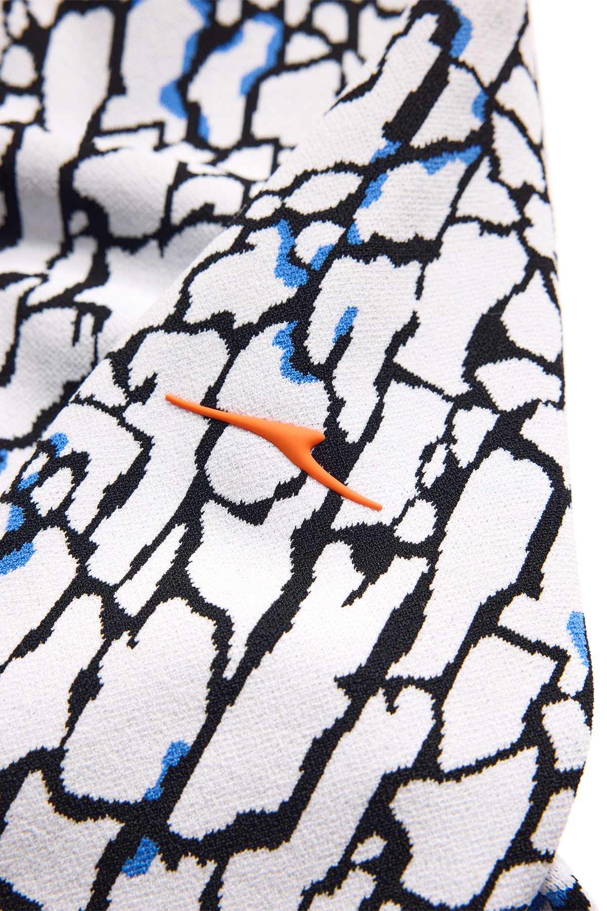 Vesper Tree Bark Knit Turtleneck - Black/White/Bluebell Bark 9928 - off_detail_01