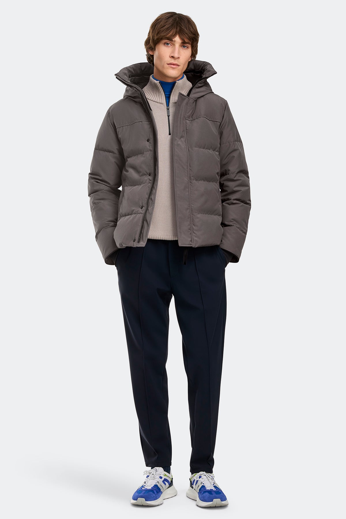 MacMillan Parka Black Disc - Coastal Grey 811 - on_full_body_01