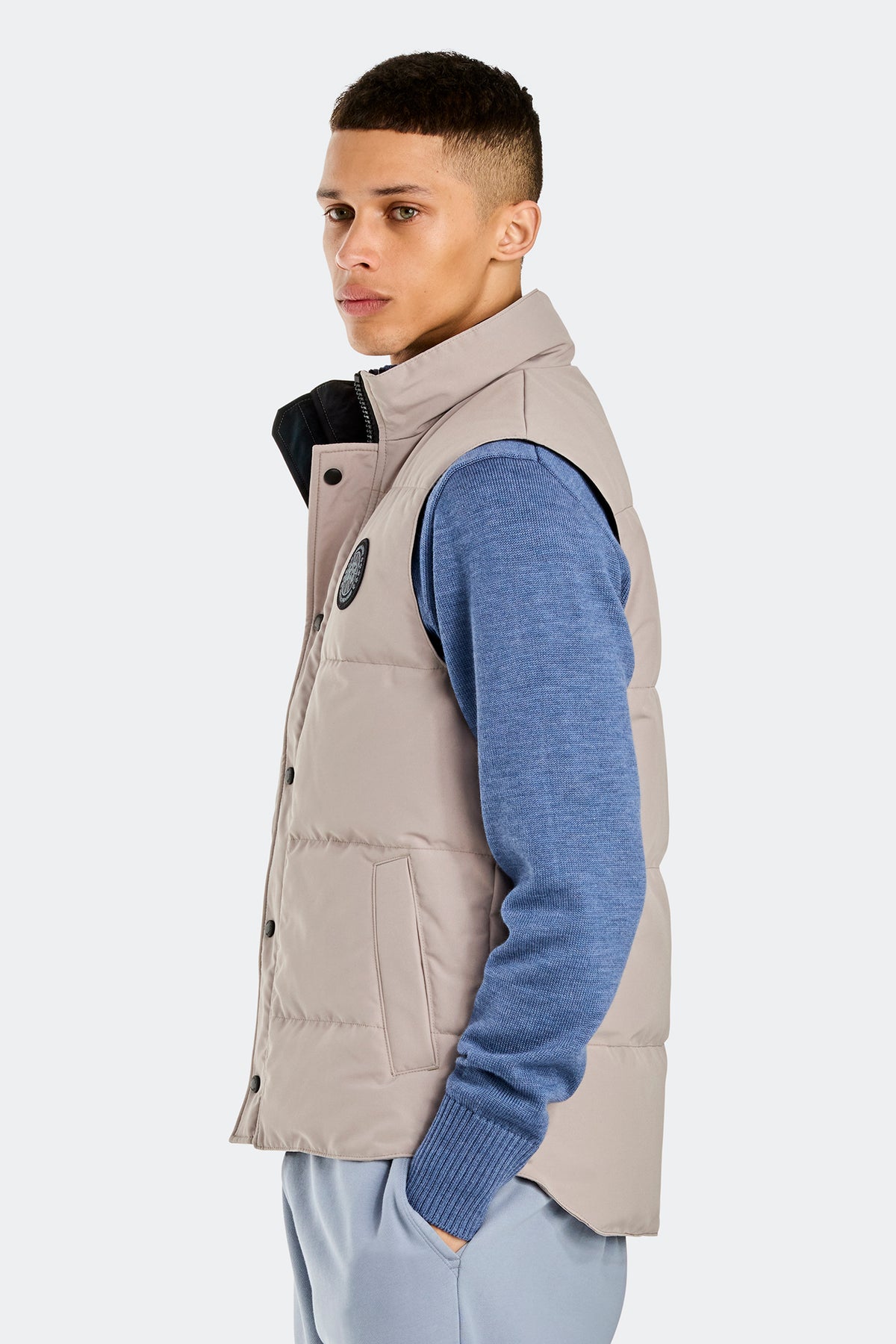 Garson Vest Black Disc - Limestone 432 - on_side_01