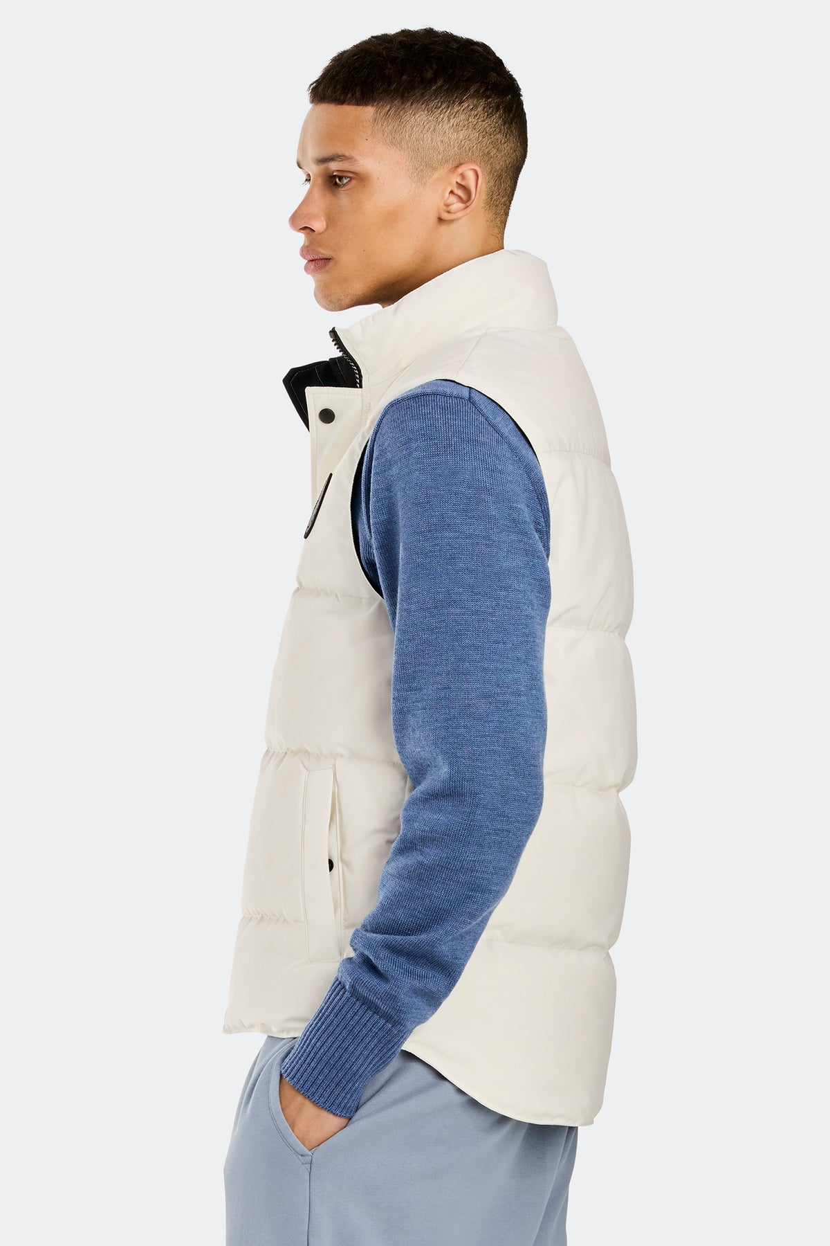 Garson Vest Black Disc - Northstar White 433 - on_side_01
