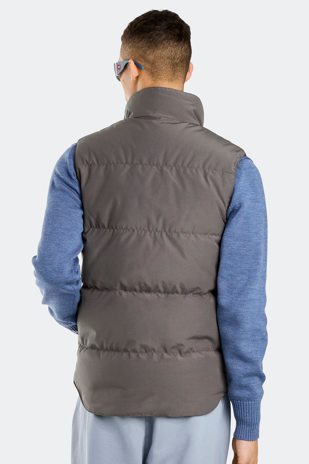 Garson Vest Black Disc - Coastal Grey 811 - on_back_01
