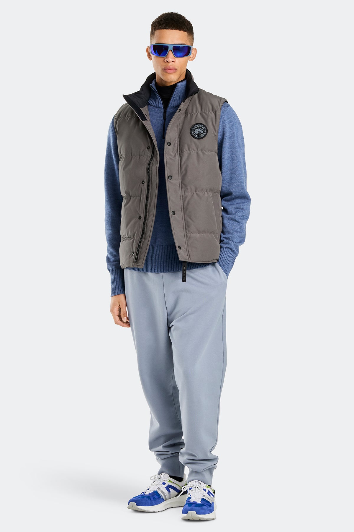 Garson Vest Black Disc - Coastal Grey 811 - on_full_body_01