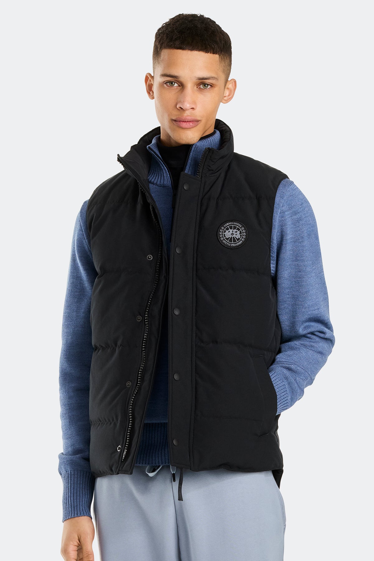Garson Vest Black Disc - Black 9061 - on_front_01