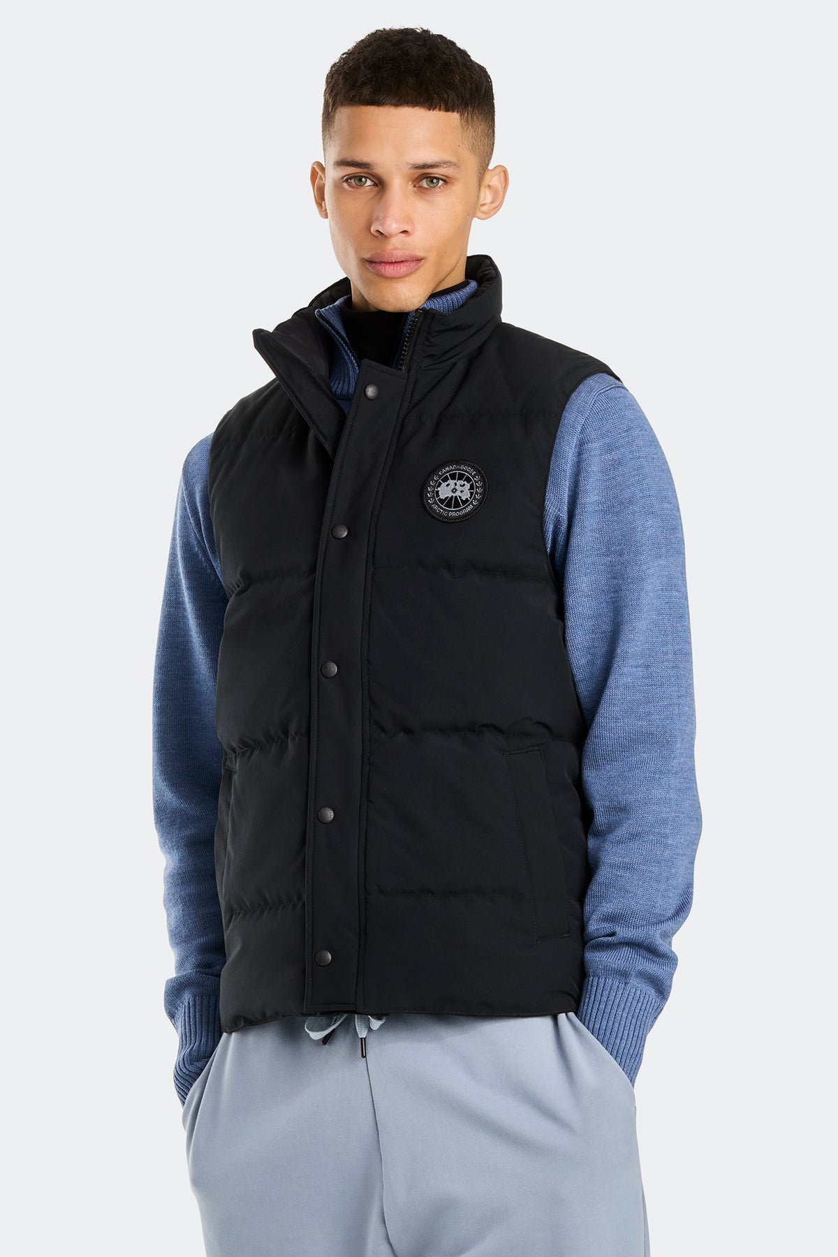 Garson Vest Black Disc - Black 9061 - on_front_closed_01