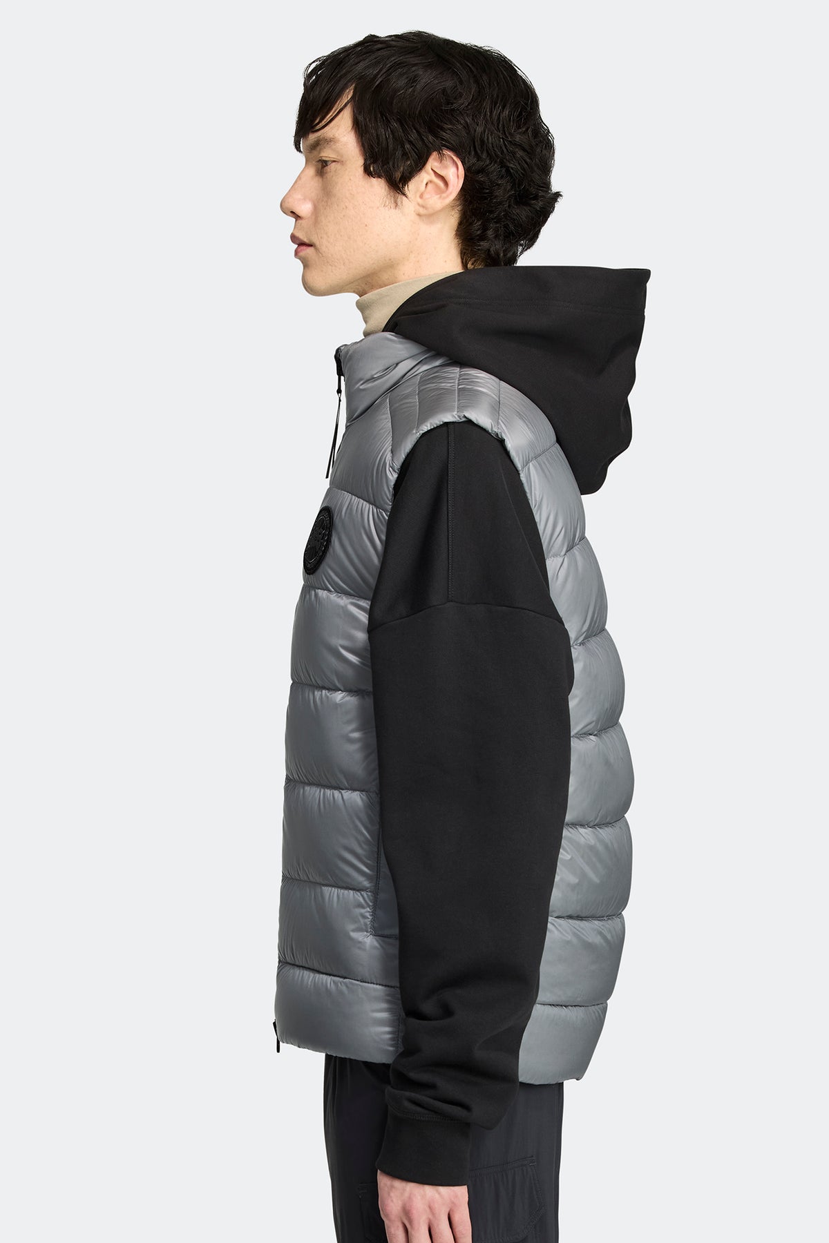 Crofton Vest Black Disc - Boulder Grey 444 - on_side_01