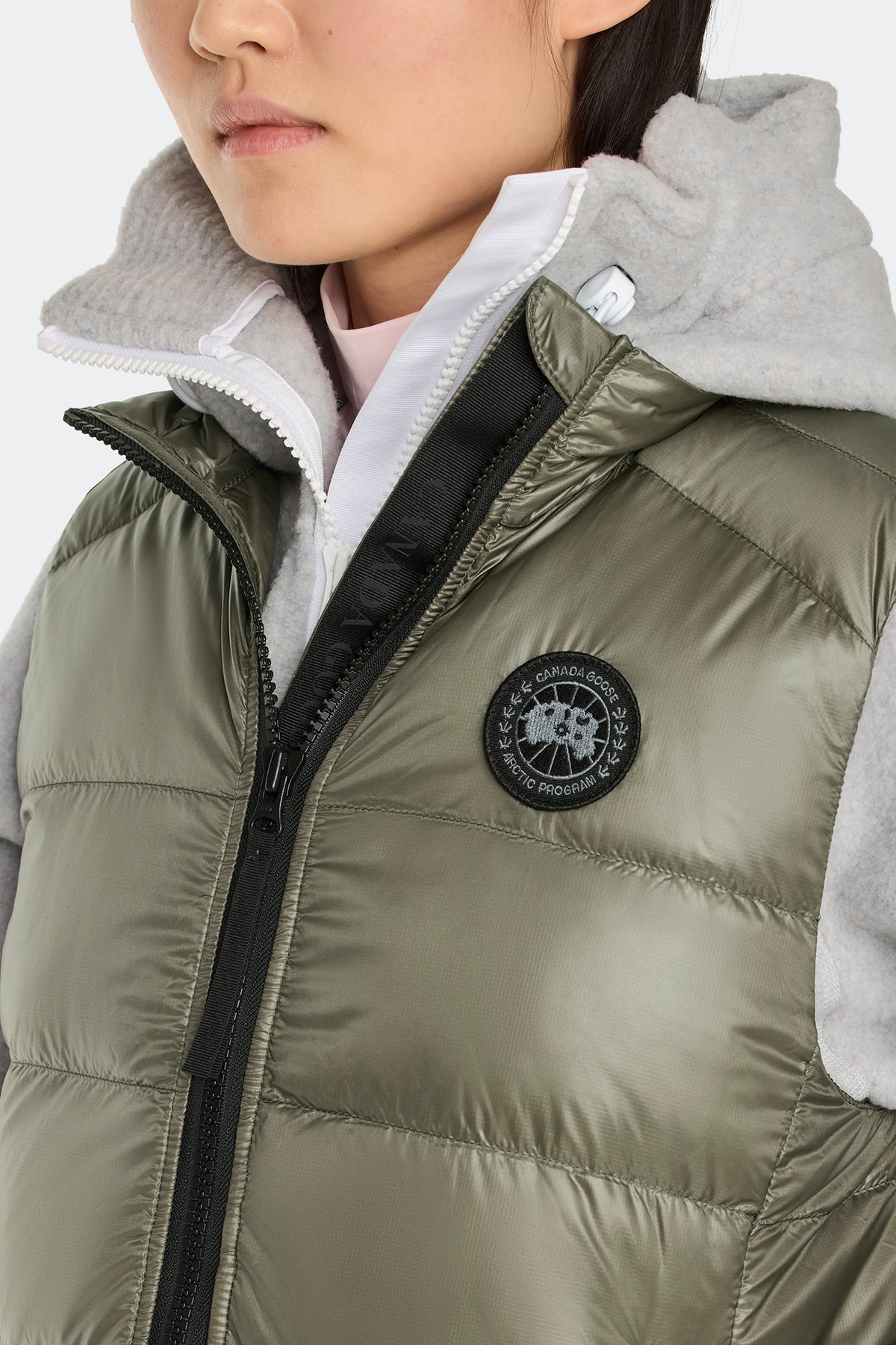 Cypress Vest Black Disc - Smokey Sage 9319 - on_detail_01