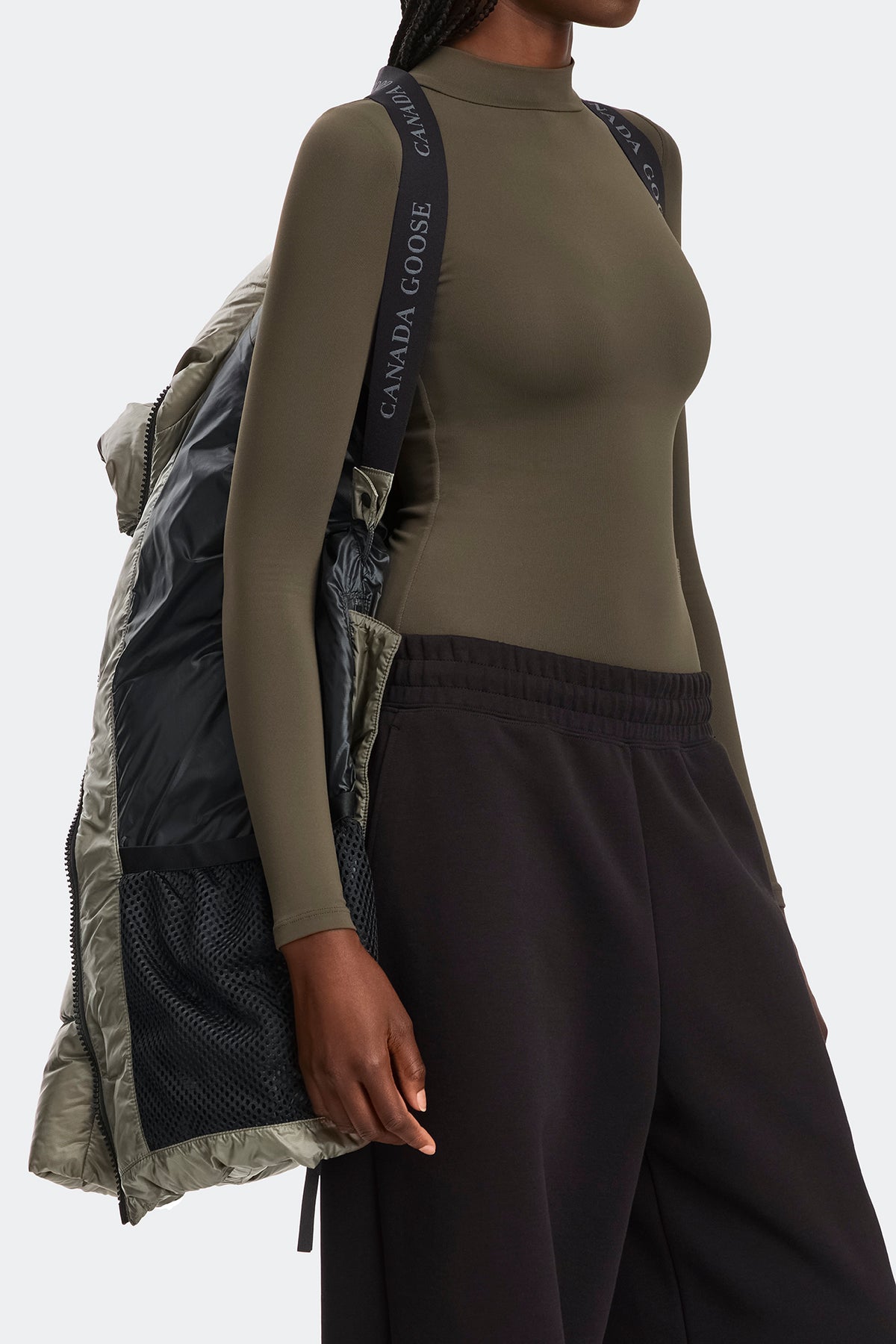 Cypress Puffer Black Disc - Smokey Sage 1664 - on_detail_01