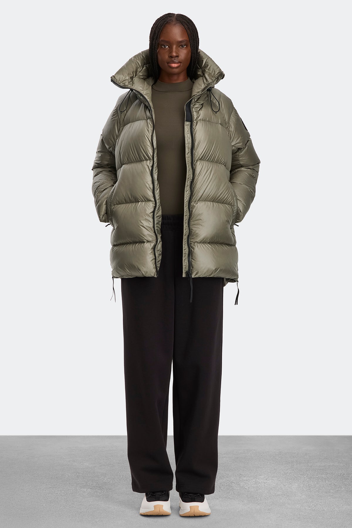 Cypress Puffer Black Disc - Smokey Sage 1664 - on_full_body_01