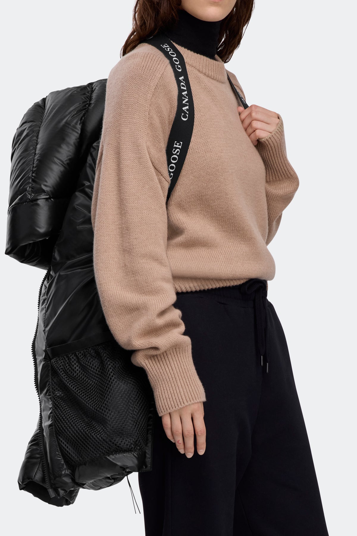 Cypress Puffer - Black 9061 - on_detail_01