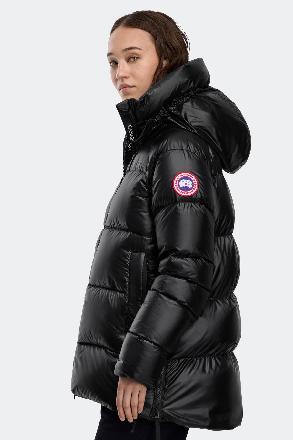 Cypress Puffer - Black 9061 - on_side_01