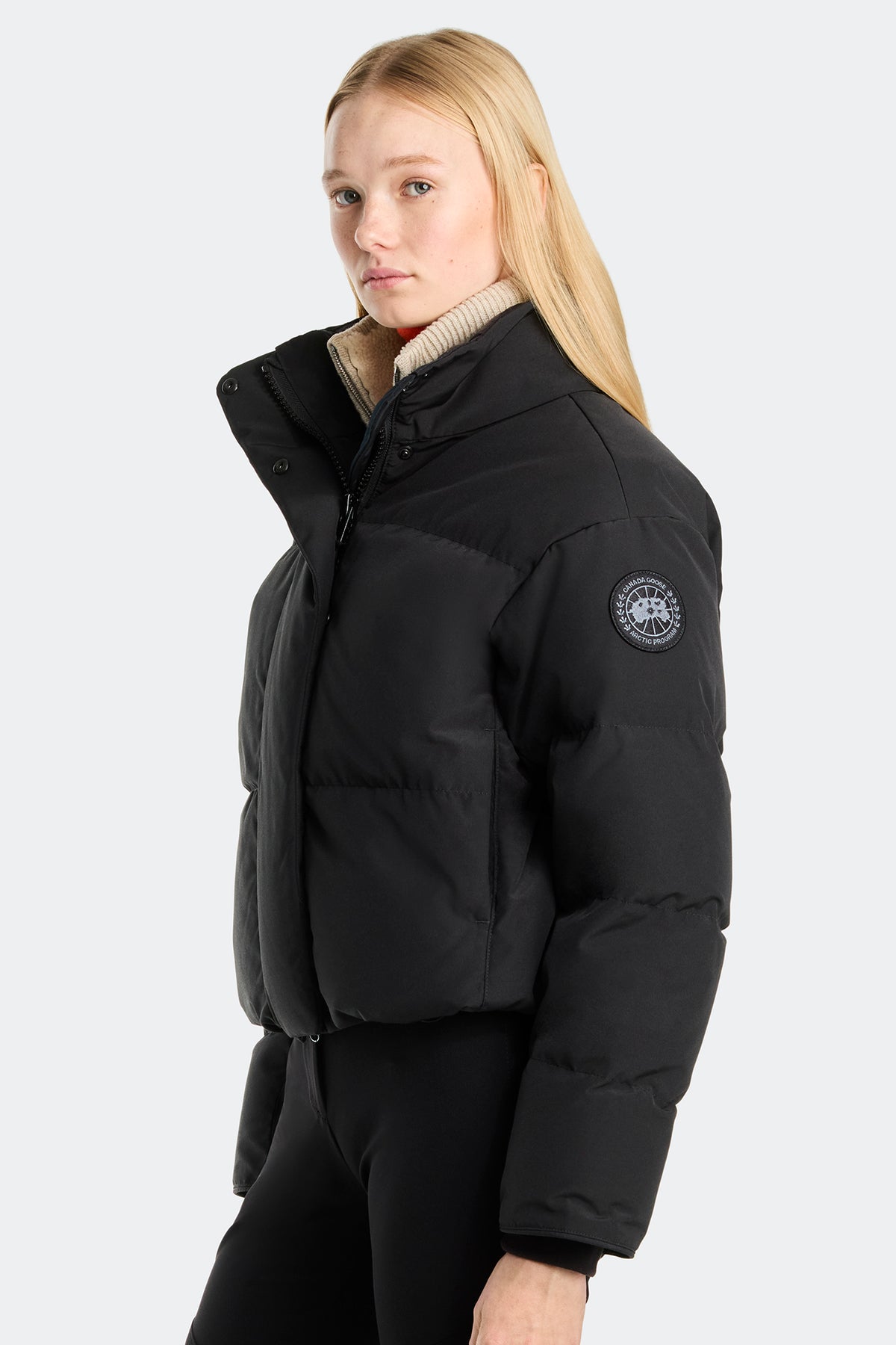 Grandview Cropped Jacket Black Disc - Black 9061 - on_side_01