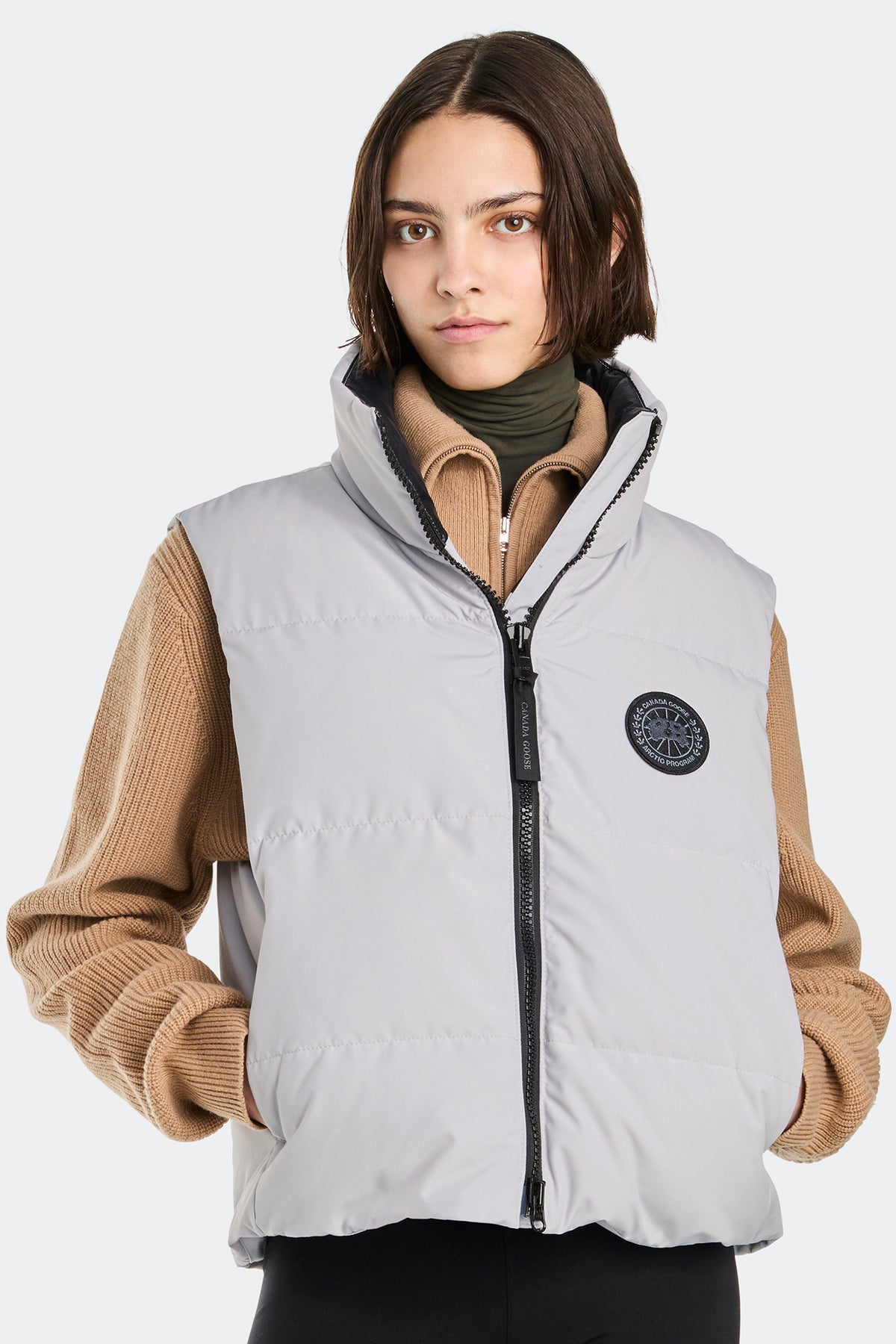Grandview Cropped Vest Black Disc - Silverbirch 200 - on_front_closed_01