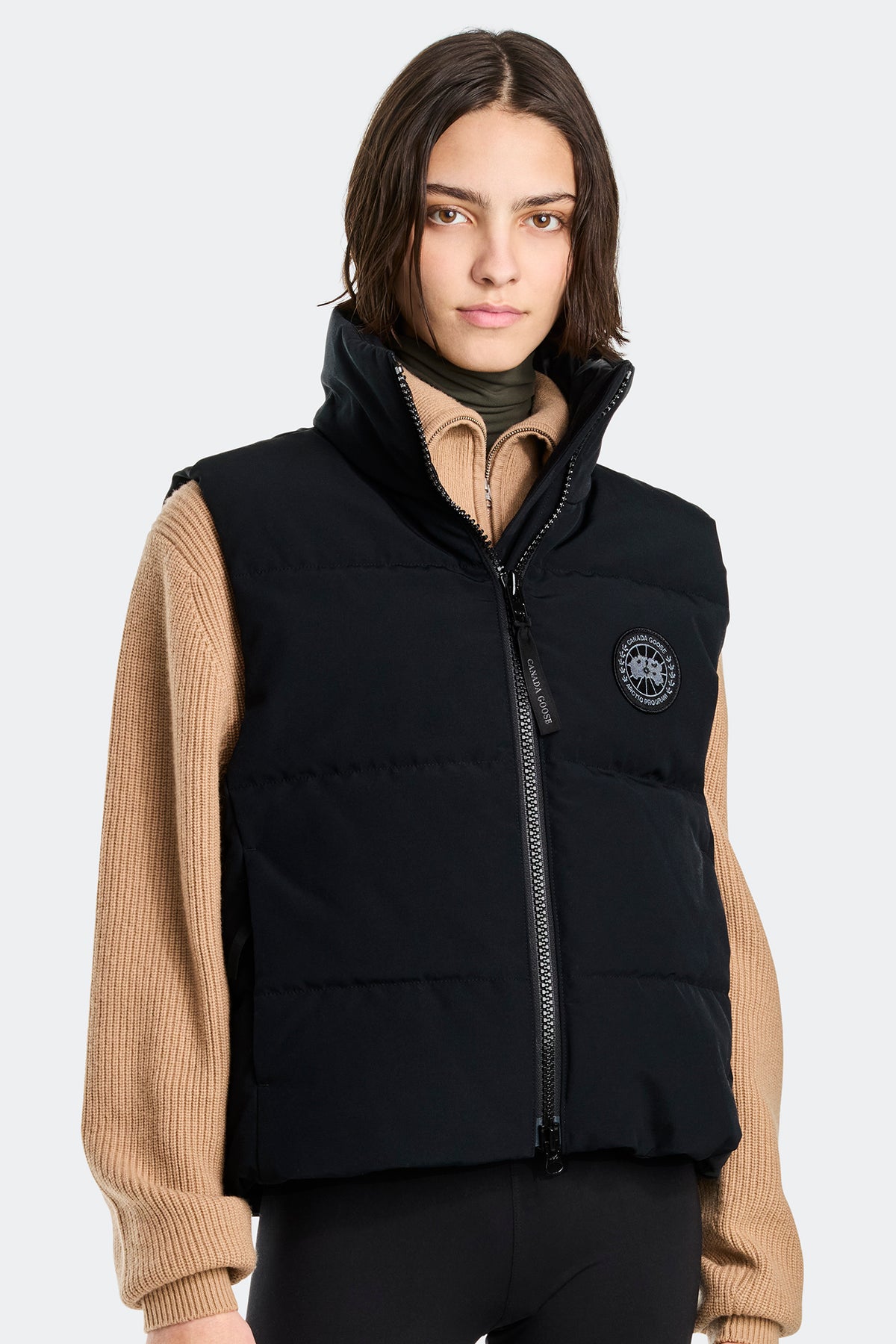 Grandview Cropped Vest Black Disc - Black 9061 - on_front_closed_01