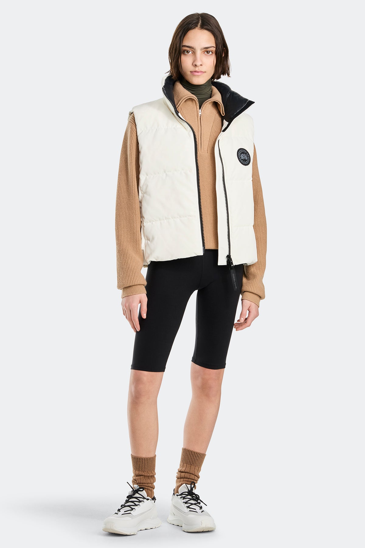 Grandview Cropped Vest Black Disc - Nrth Star Wh 9433 - on_full_body_01