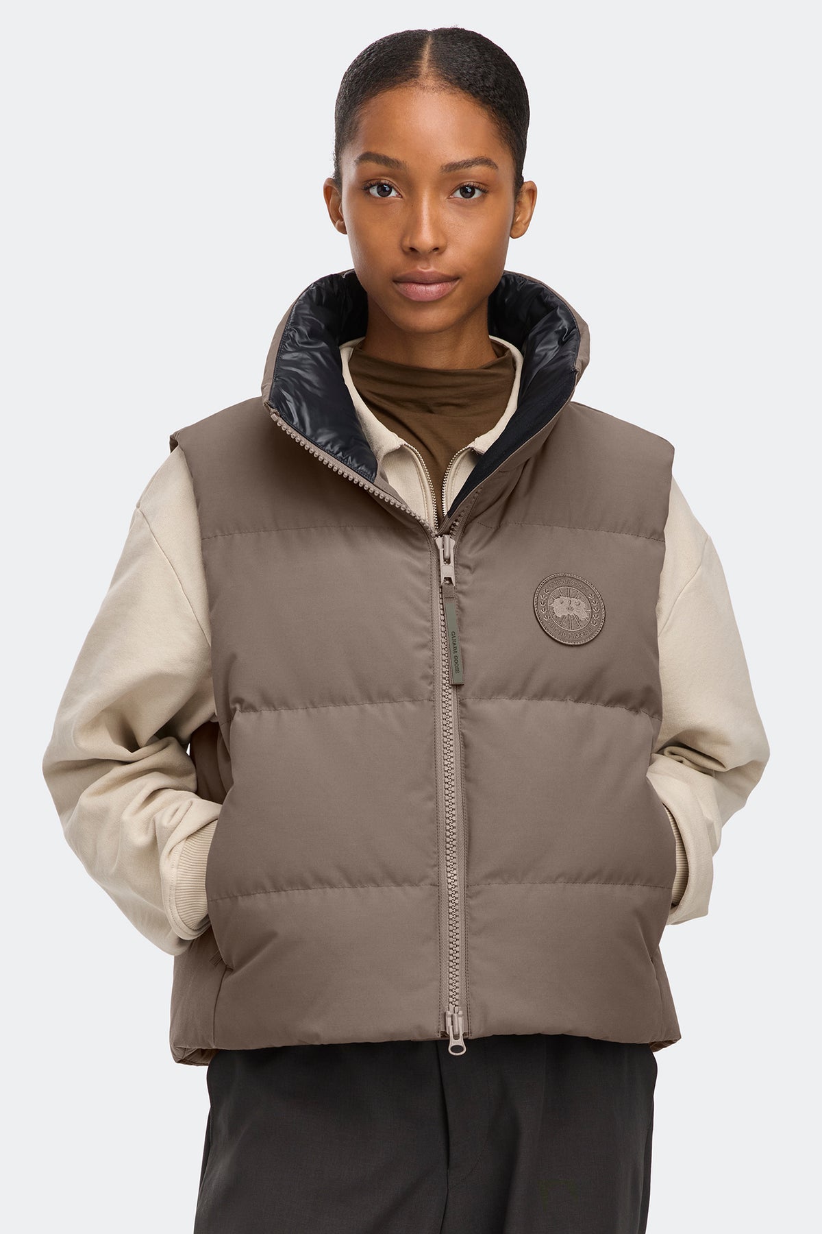 Grandview Cropped Vest Tonal Disc - Taupe Grey 9394 - on_front_closed_01