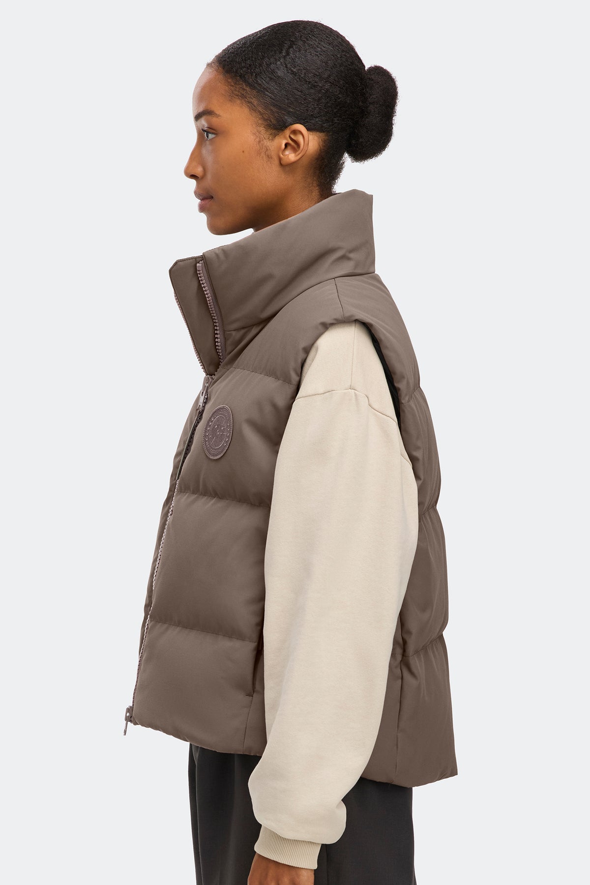Grandview Cropped Vest Tonal Disc - Taupe Grey 9394 - on_side_01