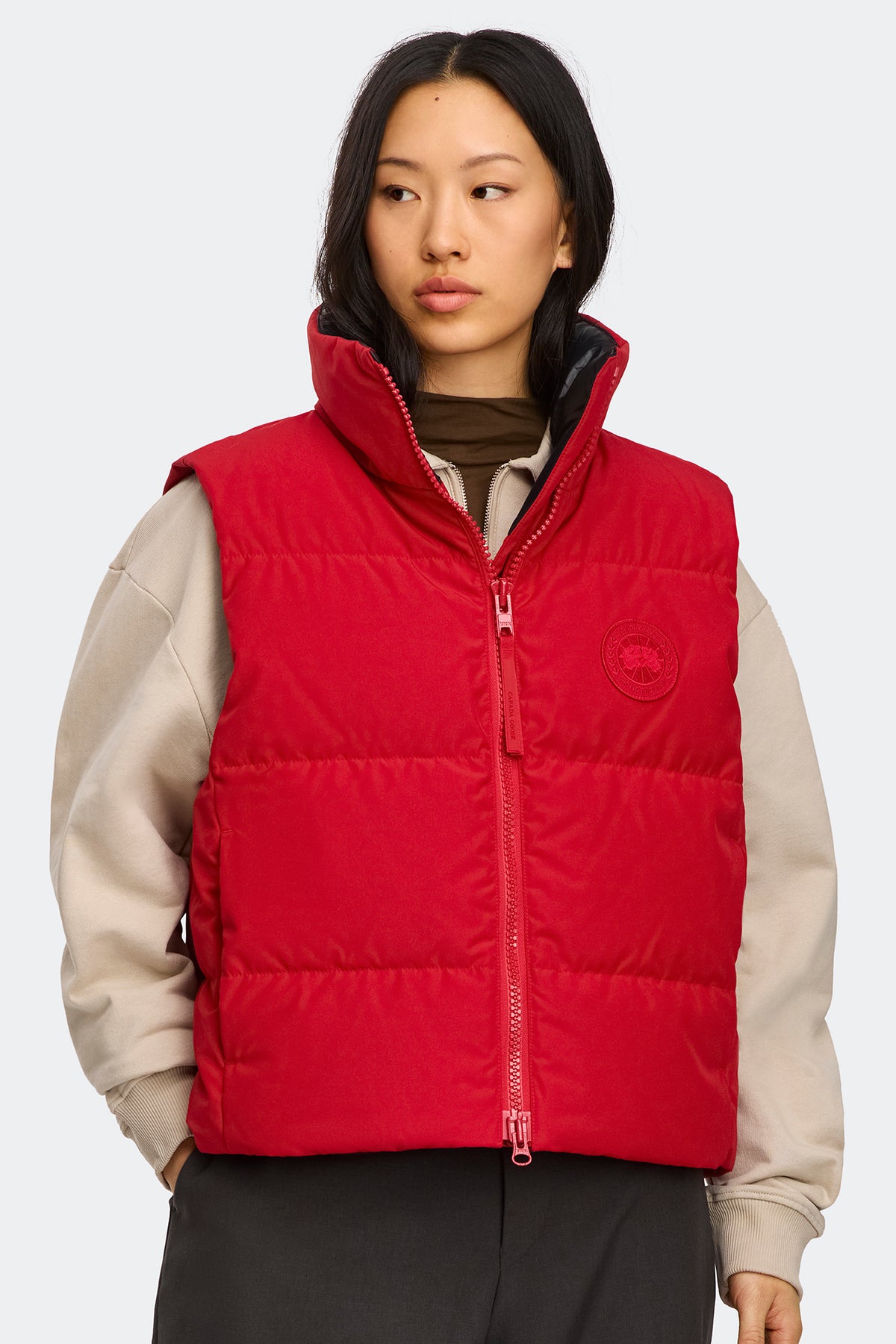 Grandview Cropped Vest Tonal Disc - Carmine Red 9839 - on_front_closed_01