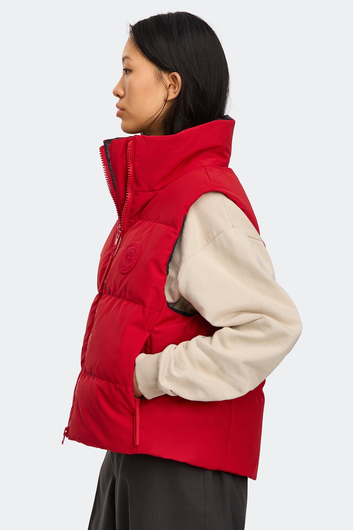 Grandview Cropped Vest Tonal Disc - Carmine Red 9839 - on_side_01