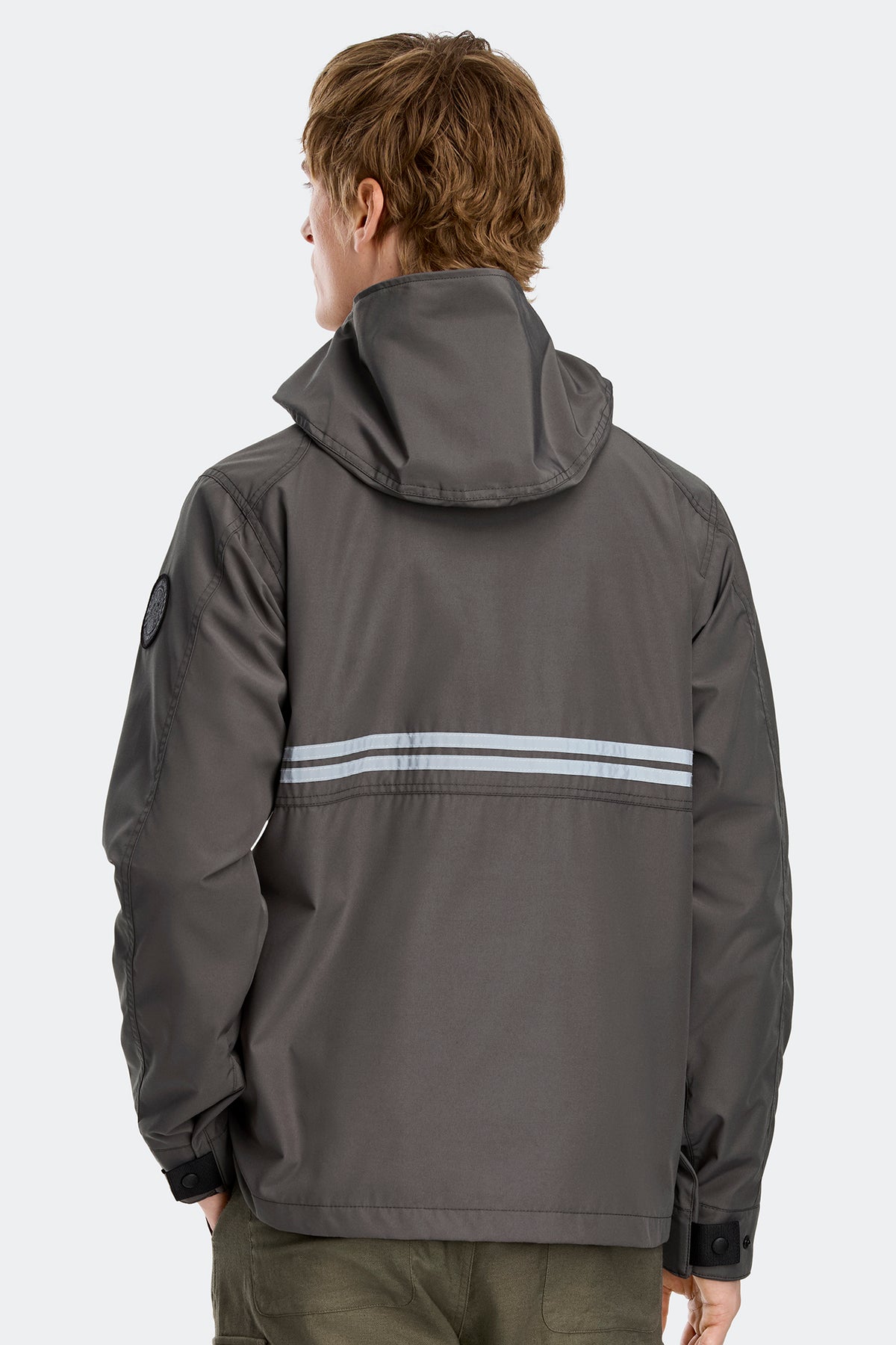 Lockeport Lightweight Jacket Black Disc - Coastal Grey 811 - on_back_01