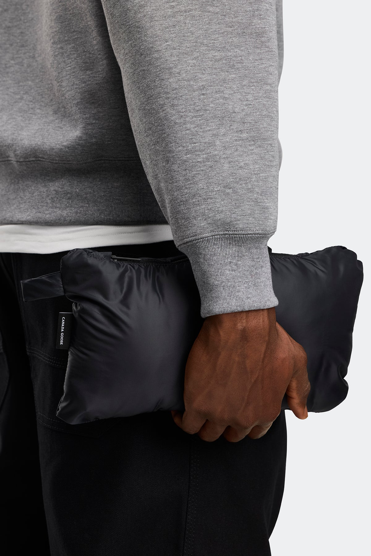 Stratus Vest Tonal Disc - Black 9061 - on_detail_01
