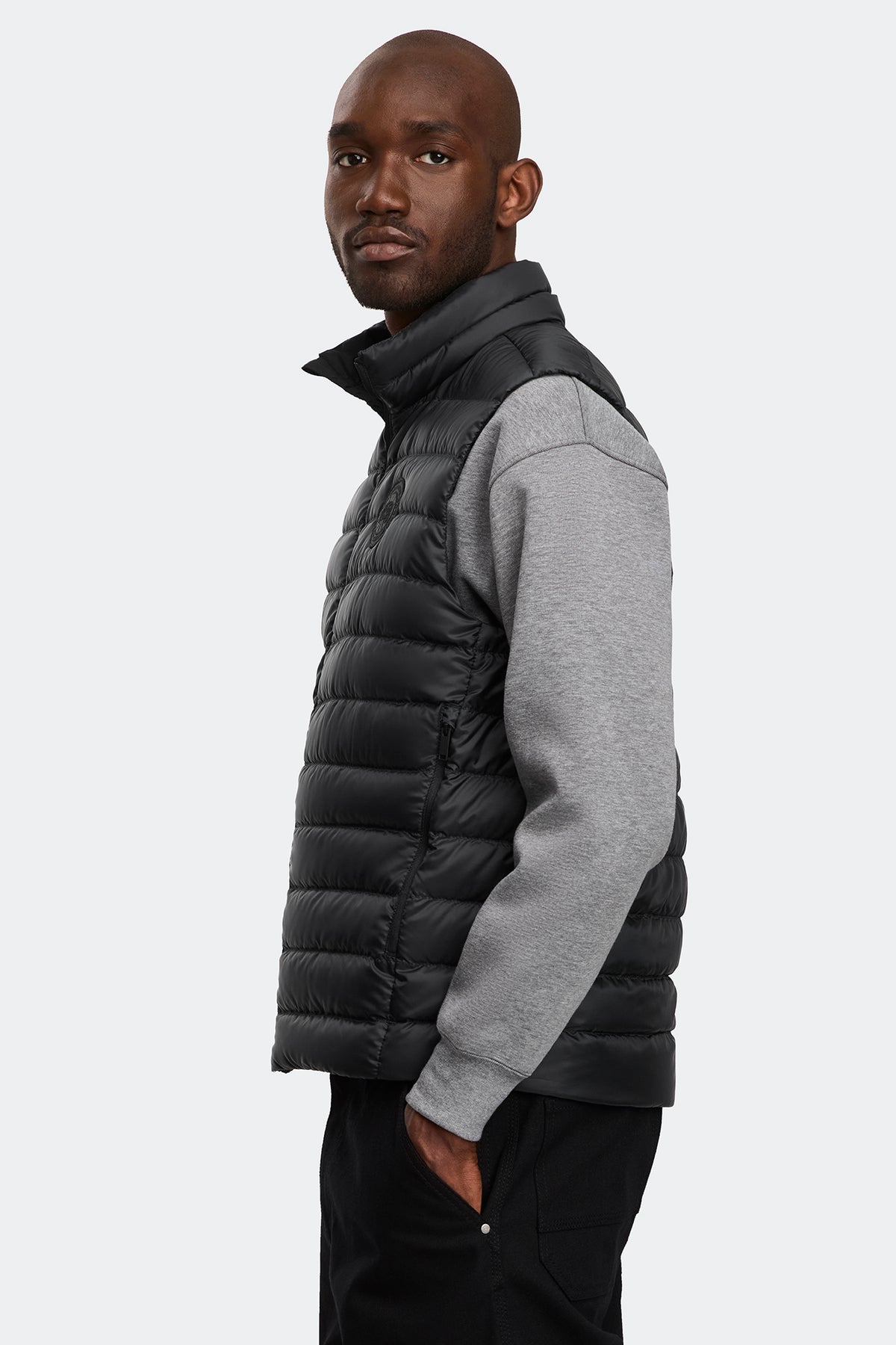 Stratus Vest Tonal Disc - Black 9061 - on_side_01