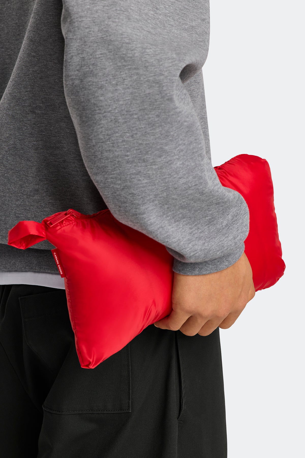 Stratus Vest Tonal Disc - Carmine Red 9839 - on_detail_01