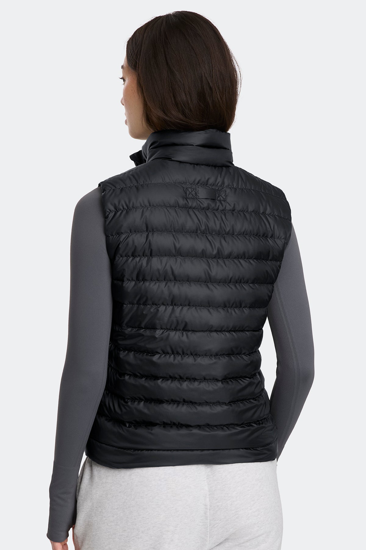 Aethera Vest Tonal Disc - Black 9061 - on_back_01