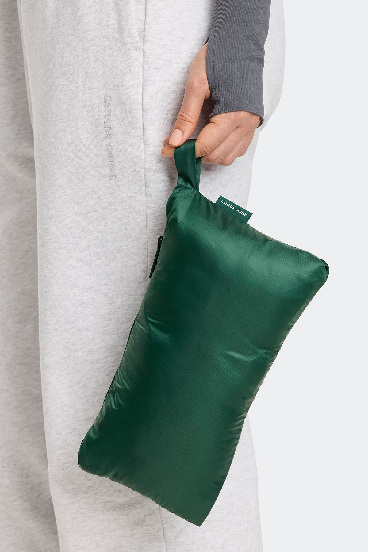 Aethera Vest Tonal Disc - Glade Green 9848 - on_detail_01