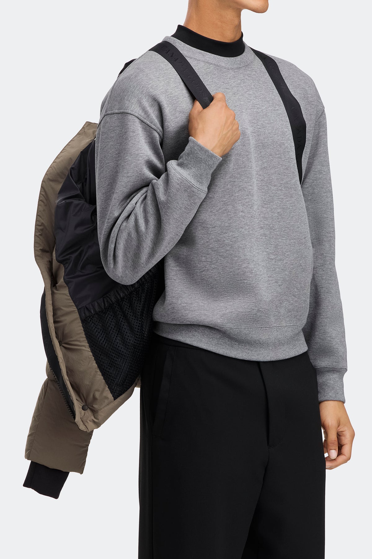 Everett Puffer - Taupe Grey 9394 - on_detail_01