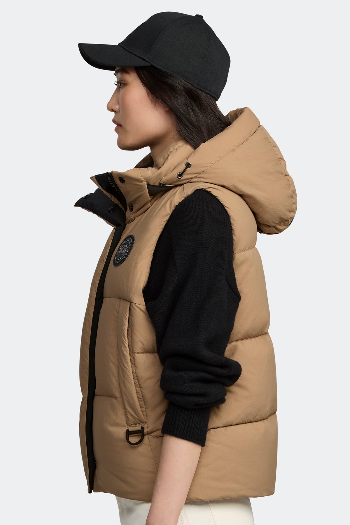 Junction Puffer Vest Black Disc - Desert Sand 1483 - on_side_01