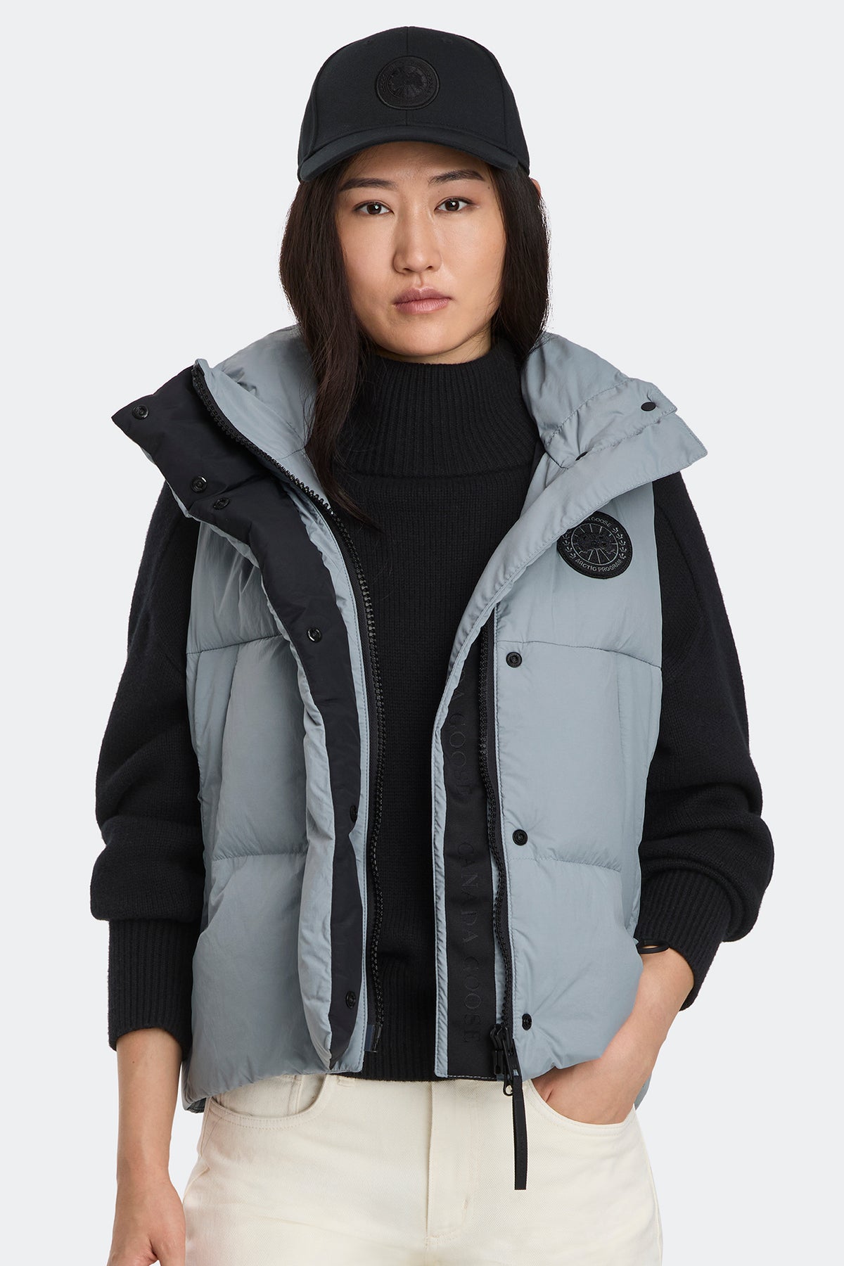 Junction Puffer Vest Black Disc - Light Ozone Blue 9339 - on_front_01