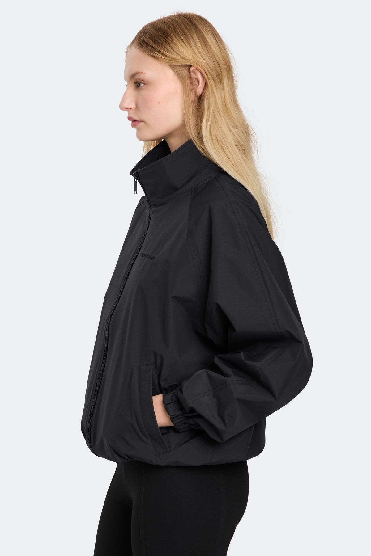 Axis Lightweight Jacket - Black 9061 - on_side_01